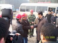 山東省委常委、副省長王軍民到集團公司援建北川人民醫(yī)院工程視察指導(dǎo)工作